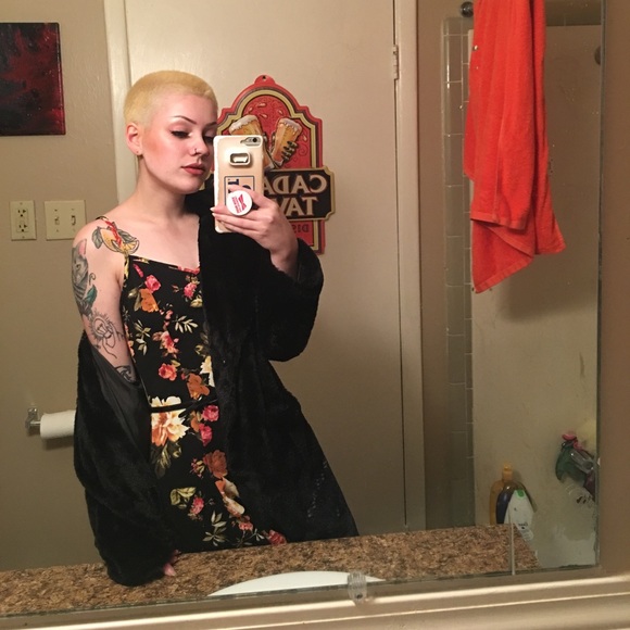 Meet your Posher, Chloe - Picture 5 of 8